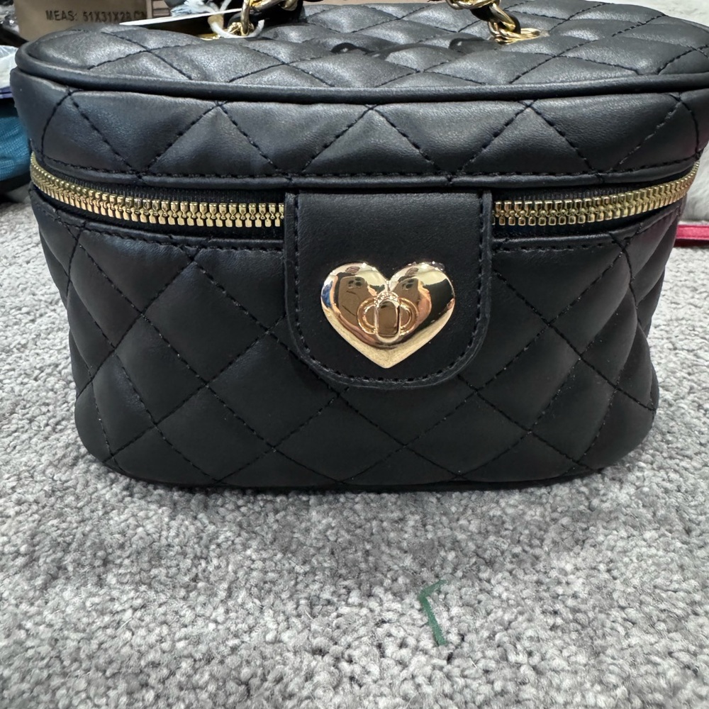 YVO Beauty Quilted Black Vanity Case – Gold Heart Clasp – New with‎ Tags